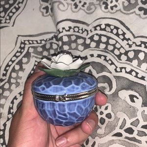 Adorable jewelry holder